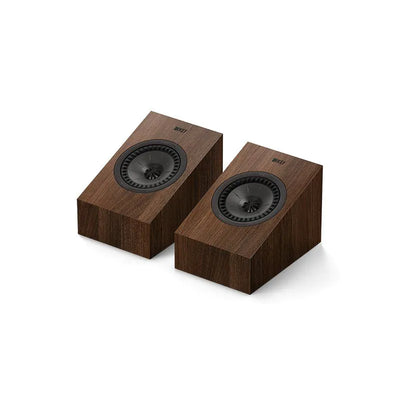 Boxe KEF Q8 Meta Dolby Atmos, finisaj nuc, vedere frontală în perspectivă, difuzoare Uni-Q vizibile.