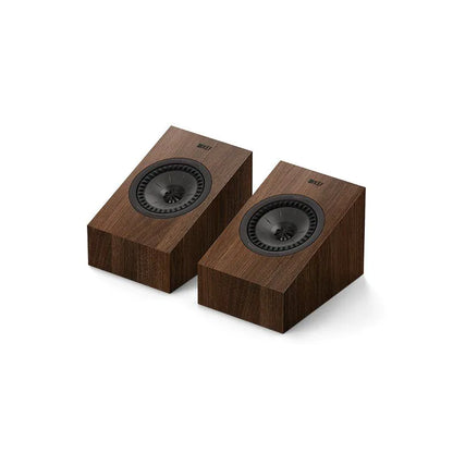 Boxe KEF Q8 Meta Dolby Atmos, finisaj nuc, vedere frontală în perspectivă, difuzoare Uni-Q vizibile.