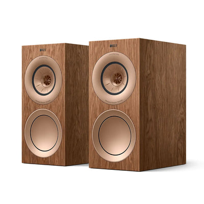Boxe KEF R3 Meta culoare walnut, vedere frontală, difuzoare Uni-Q și woofer vizibile pe ambele unități.