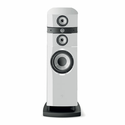 Focal Stella Utopia EM Evo, vedere frontală, culoare alb Carrara, detalii difuzoare și bază neagră.