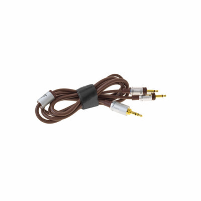 Cabluri maro Focal Stellia Casti, conectori aurii, vedere de sus, accesorii audio de calitate.