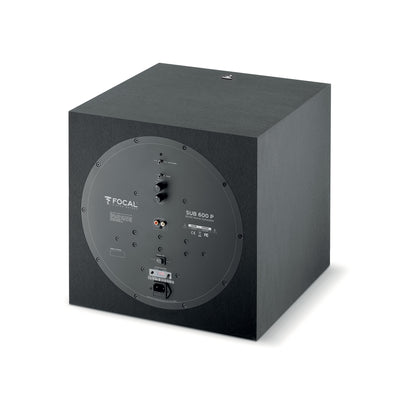 Subwoofer Focal SUB 600P, vedere din spate, culoare neagră, cu panou de conexiuni și comenzi vizibile.