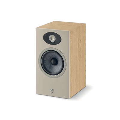 Focal Theva N1 Boxe de raft, vedere laterală stânga, finisaj lemn deschis, tweeter și woofer vizibile.