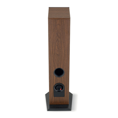 Focal Theva N2 Boxe de podea, vedere din spate, finisaj lemn. Port bass reflex și conectori vizibili.