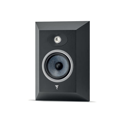 Boxă de perete Focal Theva Surround, negru, vedere frontală, difuzor și tweeter vizibile.