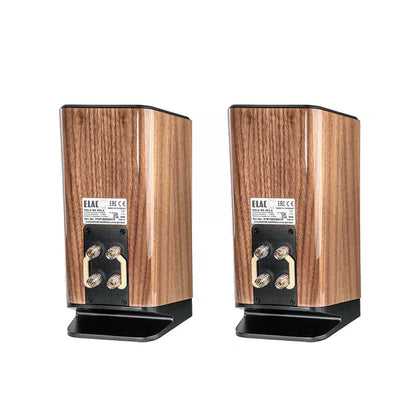 Spatele boxelor Elac Vela BS 403.2 culoare walnut, cu panou de conexiuni bi-wire și etichete tehnice vizibile.