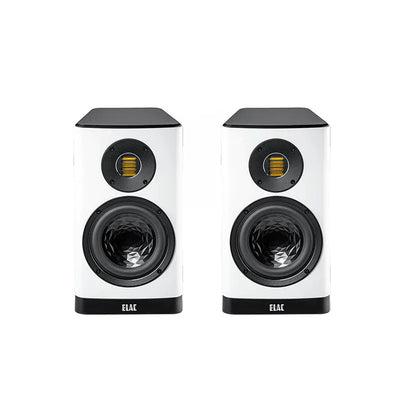 Boxe Elac Vela BS 403.2 albe, vedere frontală, difuzor de bass și tweeter vizibile pe ambele unități.
